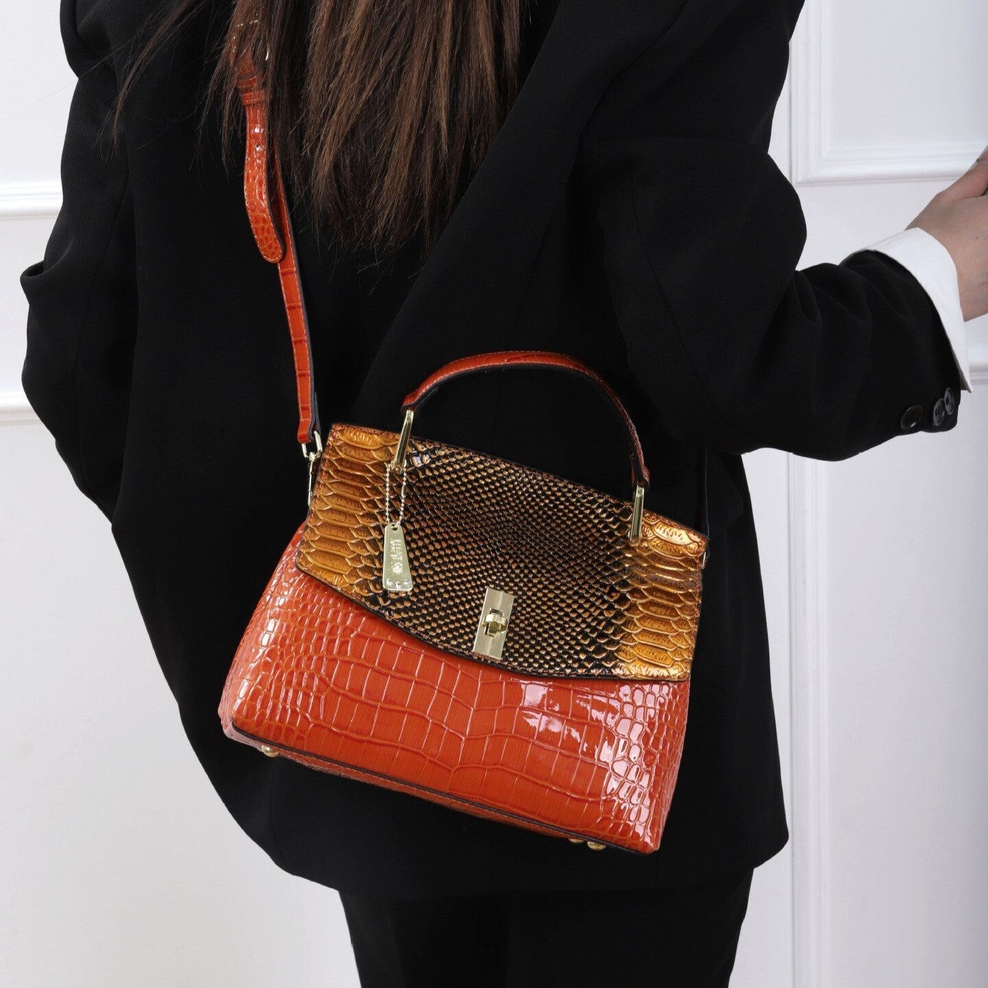 MODÉRA MODA | Bolso de Hombro Versátil con un Toque Especial