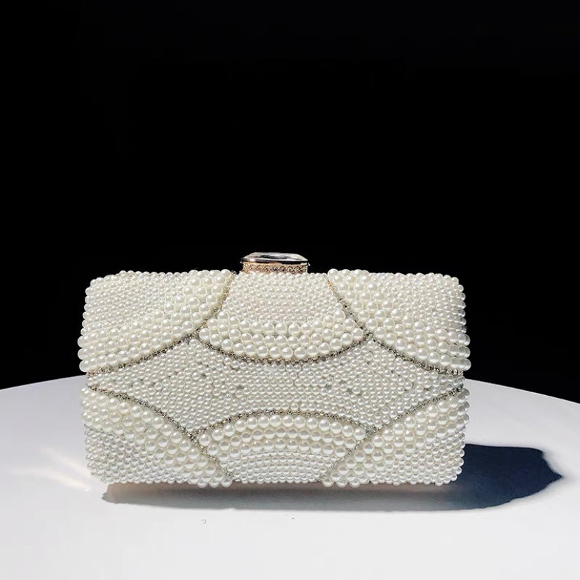 MODÉRA MODA | Violet Pearl Clutch Bag