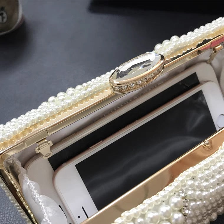MODÉRA MODA | Violet Pearl Clutch Bag
