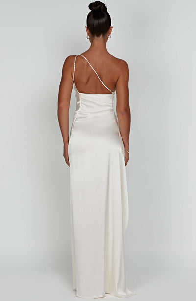 Génesis | Vestido Largo de Satén Elegante