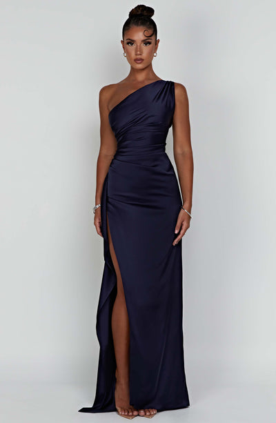 Génesis | Vestido Largo de Satén Elegante