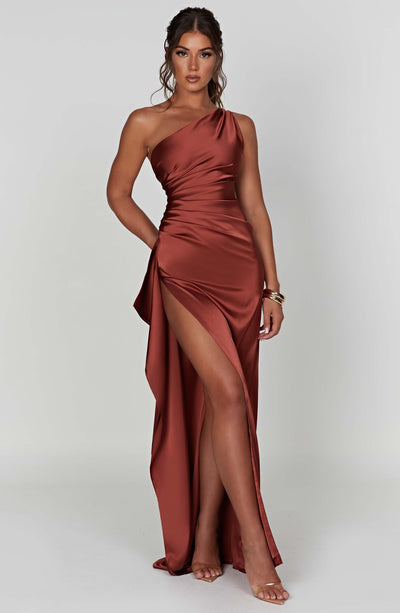 Génesis | Vestido Largo de Satén Elegante