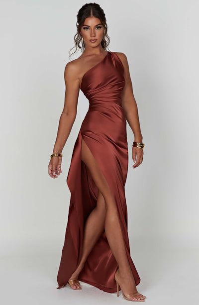Génesis | Vestido Largo de Satén Elegante